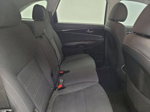 Used 2019 Kia Sorento FWD image 19
