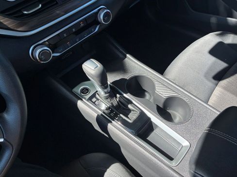 Used 2025 Nissan Altima 2.5 SV image 40