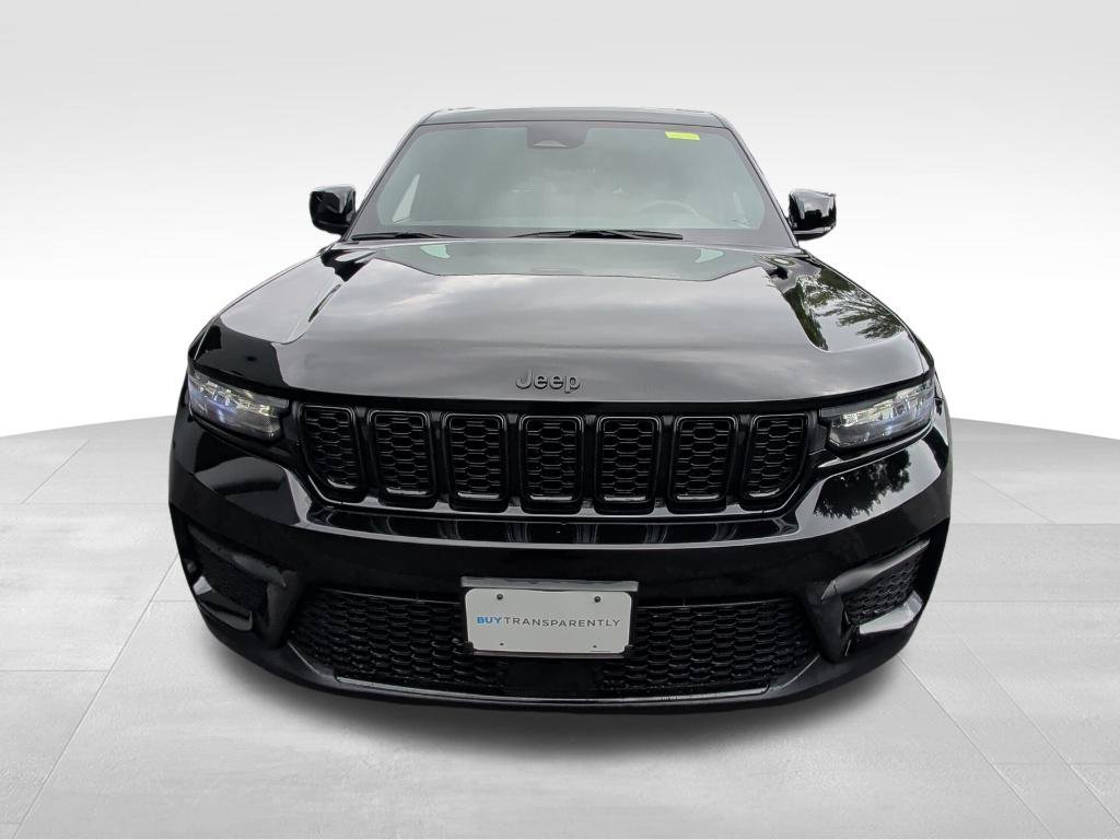 Used 2023 Jeep Grand Cherokee Altitude AWD/4WD image 8