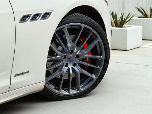 Used 2017 Maserati Quattroporte S GranSport image 13