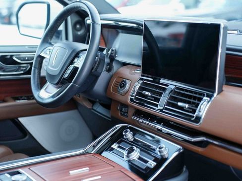 Used 2024 Lincoln Navigator Reserve image 24