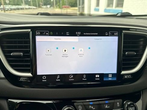Used 2025 Chrysler Pacifica Select FWD image 30