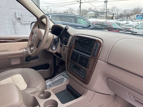Used 2004 Ford Explorer Eddie Bauer image 27