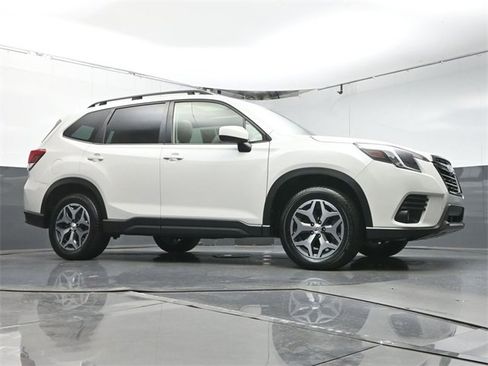 Used 2023 Subaru Forester Premium image 31