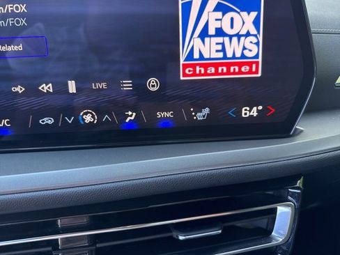 Certified 2025 Chevrolet Traverse LT image 21