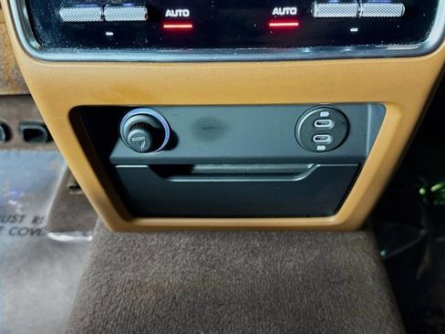 Used 2023 Porsche Cayenne S Platinum image 28