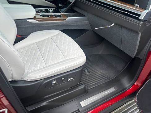 New 2026 Cadillac Escalade ESV Platinum Luxury w/ LPO, Floor Liner Package AWD/4WD image 20