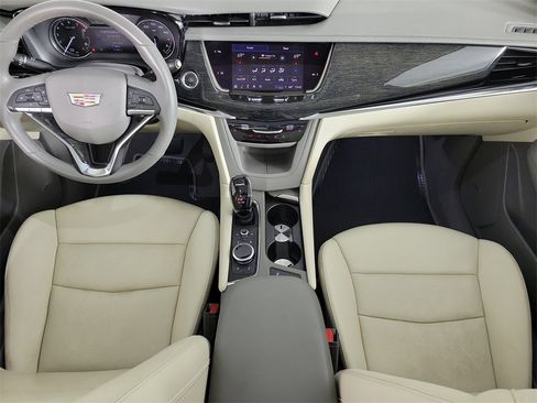 Certified 2023 Cadillac XT6 Premium Luxury image 16