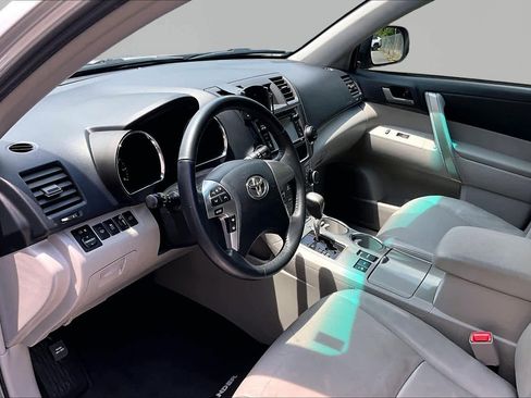 Used 2013 Toyota Highlander SE AWD/4WD image 18