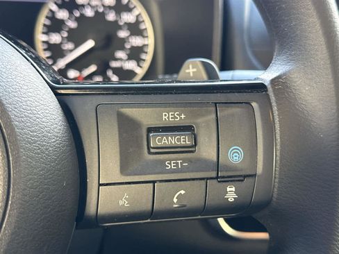 Used 2022 Nissan Rogue SV image 25