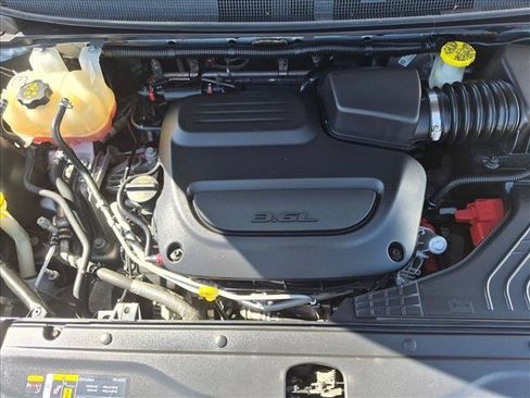 Used 2022 Chrysler Voyager LX FWD image 29