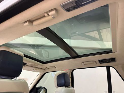 Used 2020 Land Rover Range Rover Autobiography image 27