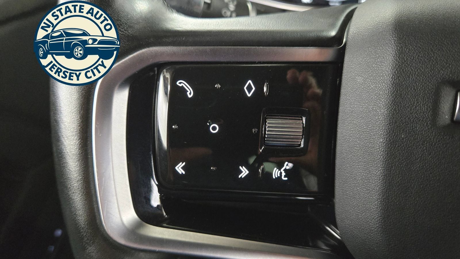 Used 2022 Land Rover Range Rover Evoque SE AWD/4WD image 13