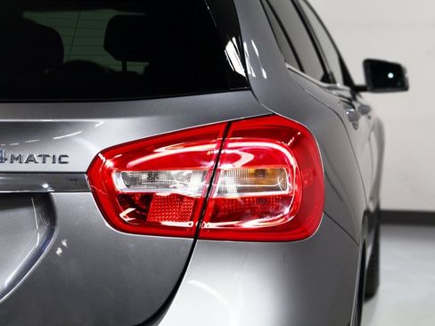 Certified 2018 Mercedes-Benz GLA 250 4MATIC image 11