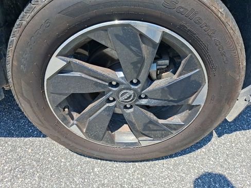 Used 2024 Nissan Rogue SV FWD image 13