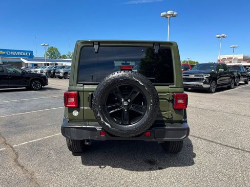 Used 2021 Jeep Wrangler Unlimited Sahara AWD/4WD image 6