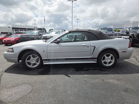 Used 2003 Ford Mustang Convertible RWD image 7