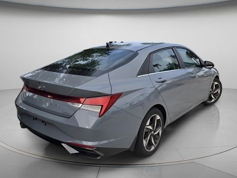 Used 2022 Hyundai Elantra Limited FWD image 6