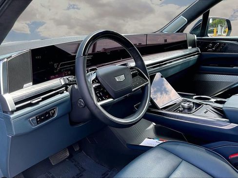 Certified 2025 Cadillac Escalade IQ Luxury 2 w/ LPO, Premium Carpet Package AWD/4WD image 17