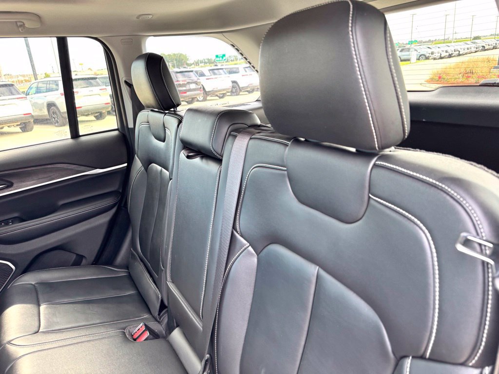 Used 2022 Jeep Grand Cherokee Limited AWD/4WD image 14