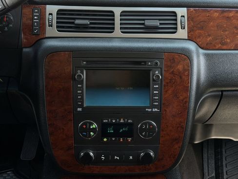 Used 2011 Chevrolet Avalanche LTZ AWD/4WD image 17