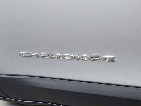 Used 2020 Jeep Cherokee Limited AWD/4WD image 28