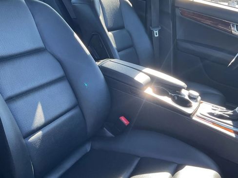 Used 2009 Mercedes-Benz C 300 4MATIC Sedan image 38
