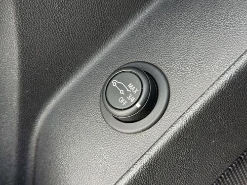 Used 2021 Chevrolet Equinox LT image 18