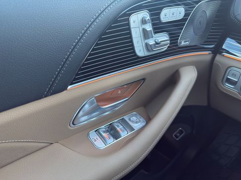 Used 2024 Mercedes-Benz GLS 450 4MATIC image 12