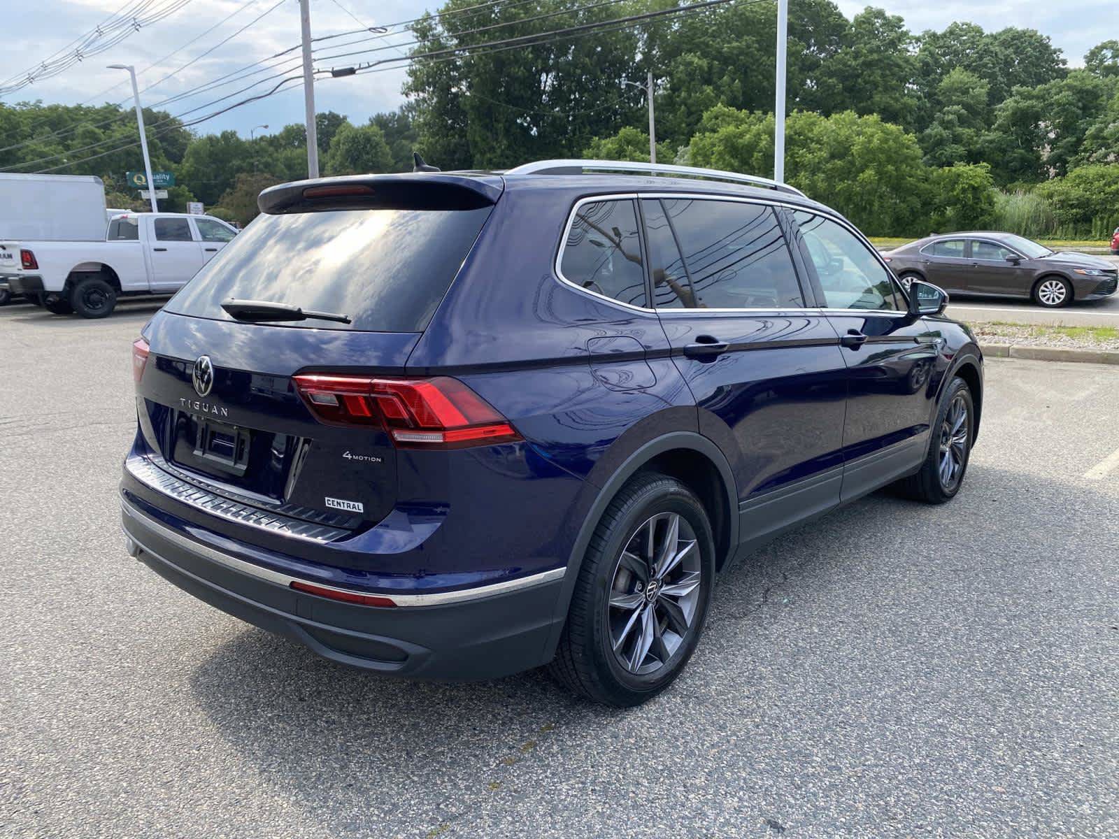 Used 2023 Volkswagen Tiguan SE AWD/4WD image 3