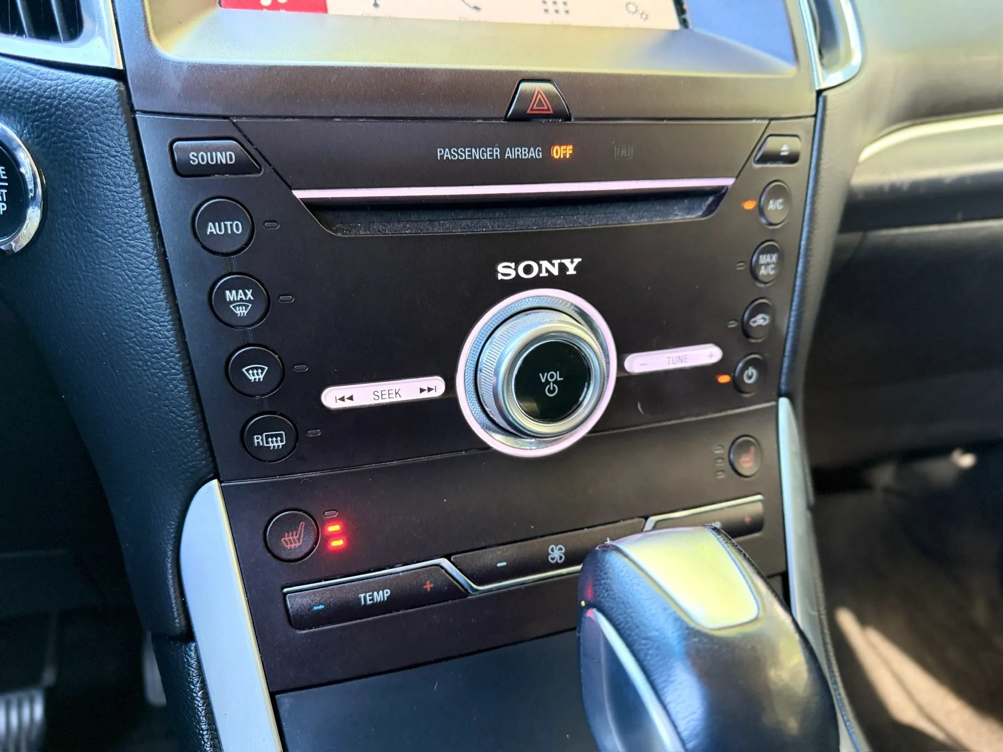 Used 2018 Ford Edge Titanium FWD image 34