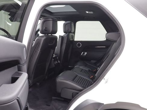 Used 2025 Land Rover Discovery S image 16