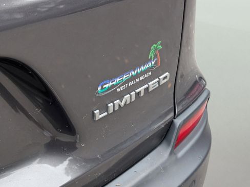 Used 2019 Jeep Cherokee Limited w/ Trailer Tow Group image 11