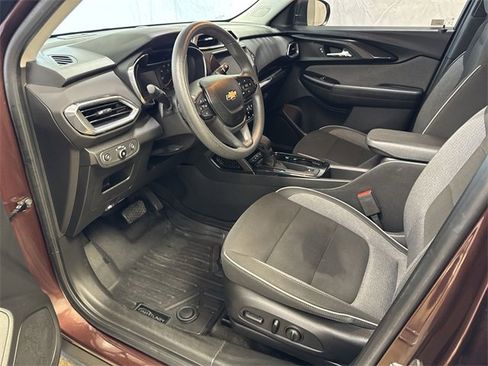 Certified 2022 Chevrolet TrailBlazer LT w/ Convenience Package image 11