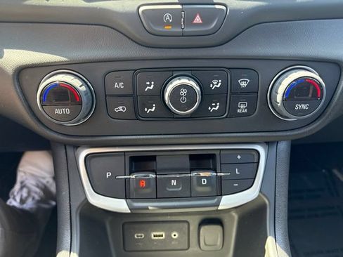 Used 2023 GMC Terrain SLE w/ Driver Convenience Package FWD image 34