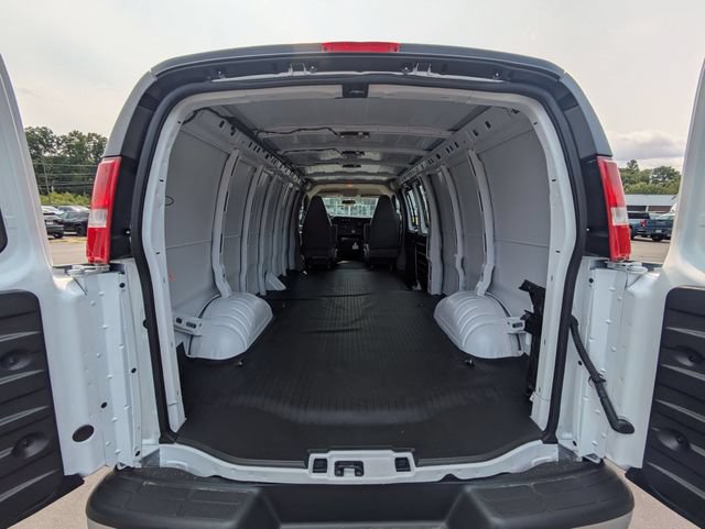 New 2026 GMC Savana 3500 Extended w/ Driver Convenience Package RWD image 25