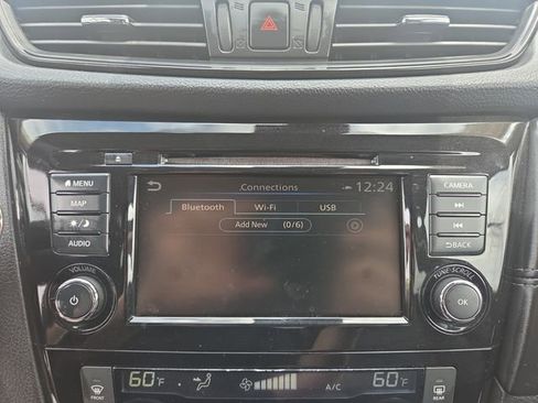 Used 2018 Nissan Rogue SL w/ Premium Package AWD/4WD image 25