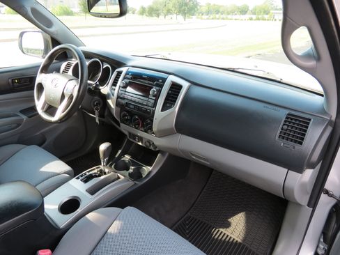 Used 2012 Toyota Tacoma PreRunner w/ TRD Off-Road Pkg image 31