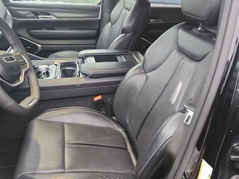 Used 2024 Jeep Wagoneer L Series II w/ Flexible Seating Group image 12