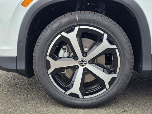 New 2026 Volkswagen Tiguan SE image 11