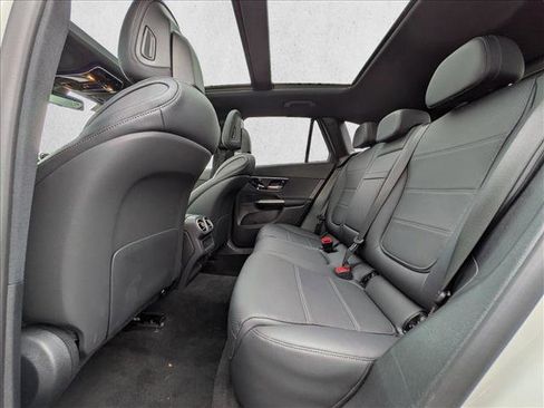 Used 2025 Mercedes-Benz GLC 300 image 20