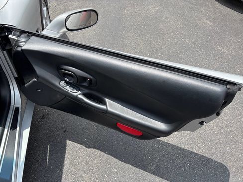 Used 2004 Chevrolet Corvette Convertible w/ Preferred Equipment Group image 17