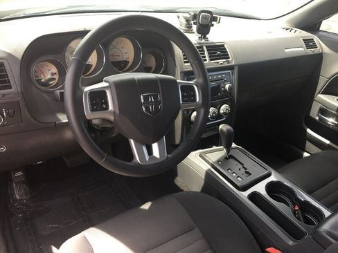 Used 2013 Dodge Challenger SXT RWD image 9