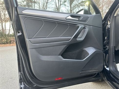 Used 2023 Volkswagen Tiguan SE image 13