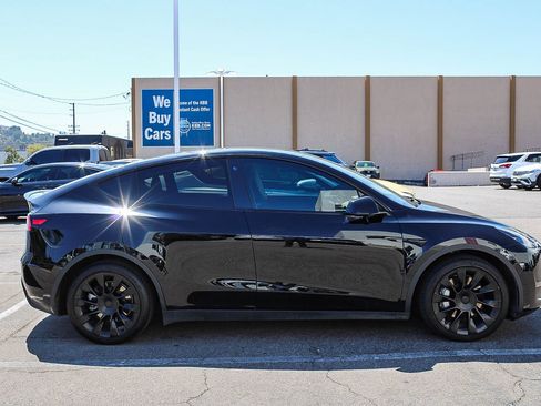 Used 2021 Tesla Model Y Long Range AWD/4WD image 15