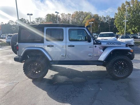 Used 2018 Jeep Wrangler Unlimited Sahara image 4