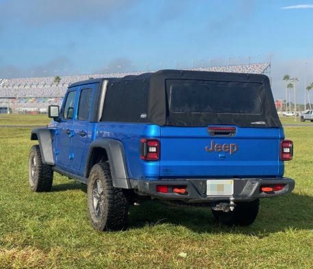 Used 2024 Jeep Gladiator Mojave w/ Technology Group AWD/4WD image 3