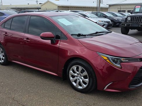 Used 2025 Toyota Corolla LE FWD image 2
