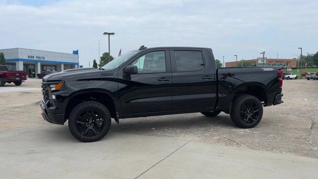 Used 2023 Chevrolet Silverado 1500 Custom Trail Boss w/ LPO, Dark Essentials Package AWD/4WD image 6