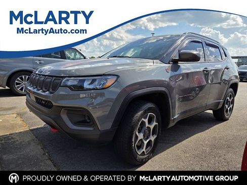 Used 2022 Jeep Compass Trailhawk w/ Trailhawk Convenience Group AWD/4WD image 1